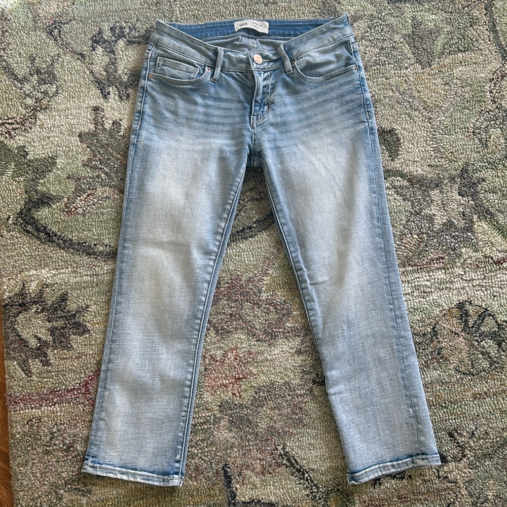 BKE Stella Low Rise Slim Fit Stretch Capri crop light wash 26